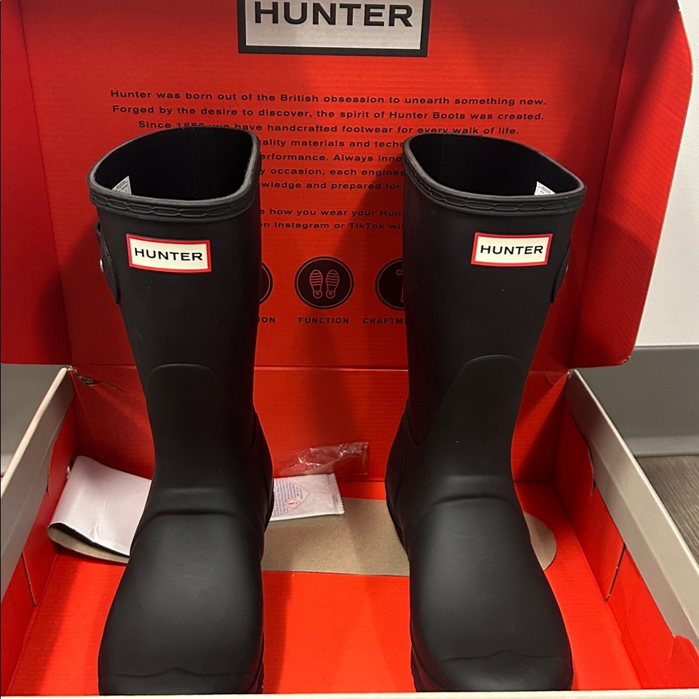 Black hunter boots